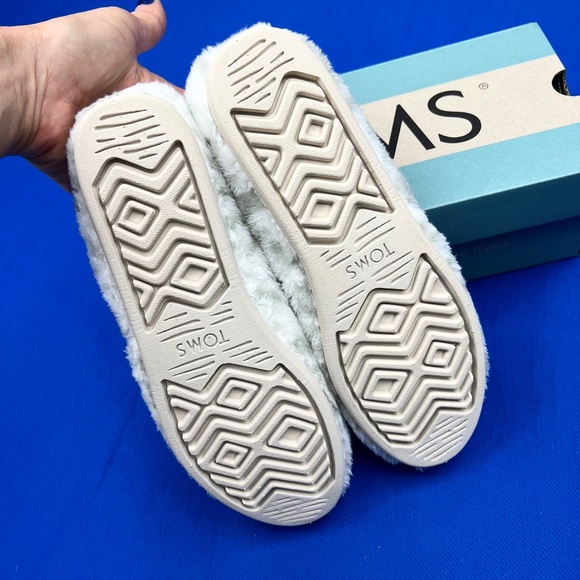 🚫🚫SOLD!🚫🚫NIB/NWT🤩 |•TOMS•| Alpargata White Snow Leopard Fleece/Faux Fur 8.5 - Picture 4 of 11